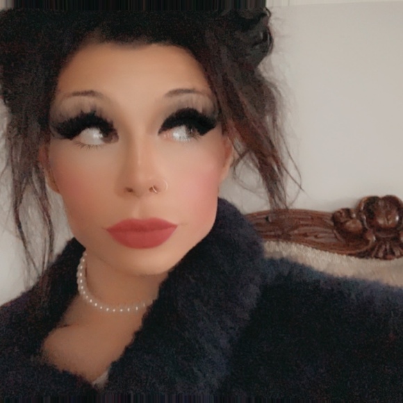 Meet your Posher, Ivy - Picture 1 of 1